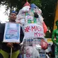 Gunungan Sekaten terbuat dari sampah plastik merefleksikan Indonesia darurat sampah plastik. (Liputan6.com/Dian Kurniawan)