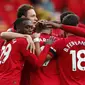 Pemain Manchester United merayakan gol yang dicetak Anthony Martial ke gawang Southampton pada laga lanjutan Premier League pekan ke-35 di Stadion Old Trafford, Selasa (14/7/2020) dini hari WIB. Manchester United bermain imbang 2-2 atas Southampton. (AFP/Clive Brunskill/pool)