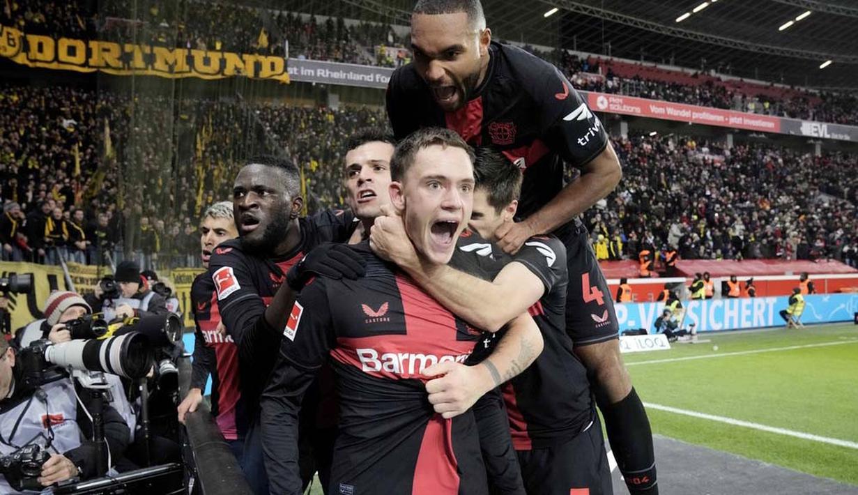 <p>Tangan dingin Xabi Alonso sukses membawa Bayer Leverkusen sebagai tim yang mampu tampil garang dan tak terkalahkan di sepanjang musim ini. Namun selain sang pelatih, ada beberapa nama pemain yang punya andil penting di dalam tim. Berikut 7 Aktor di balik beringasnya penampilan Bayer Leverkusen Musim 2023/2024. (AP Photo/Martin Meissner)</p>