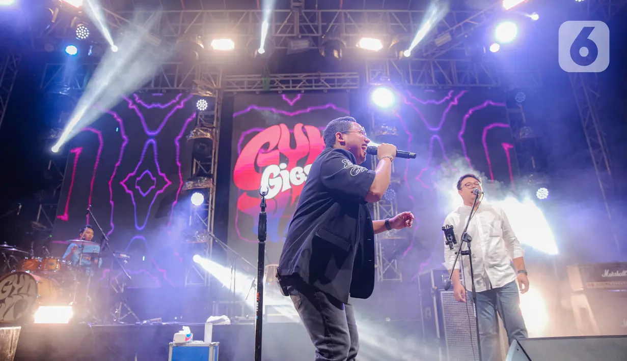 Dalam album perdananya, Guyon Waton memperkenalkan lagu "Korban Janji" yang melambungkan namanya. (Liputan6.com/Faizal Fanani)