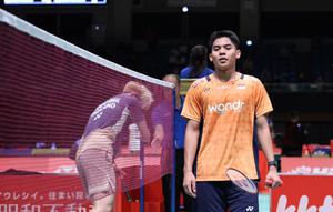 Tunggal putra Indonesia Moh Zaki Ubaidillah alias Ubed disingkirkan wakil Thailand&nbsp;Panitchapon Teeraratsakul pada babak 32 besar Kumamoto Masters 2025 di Kumamoto Prefectural Gymnasium, Rabu (12/11).&nbsp;(foto: PBSI)