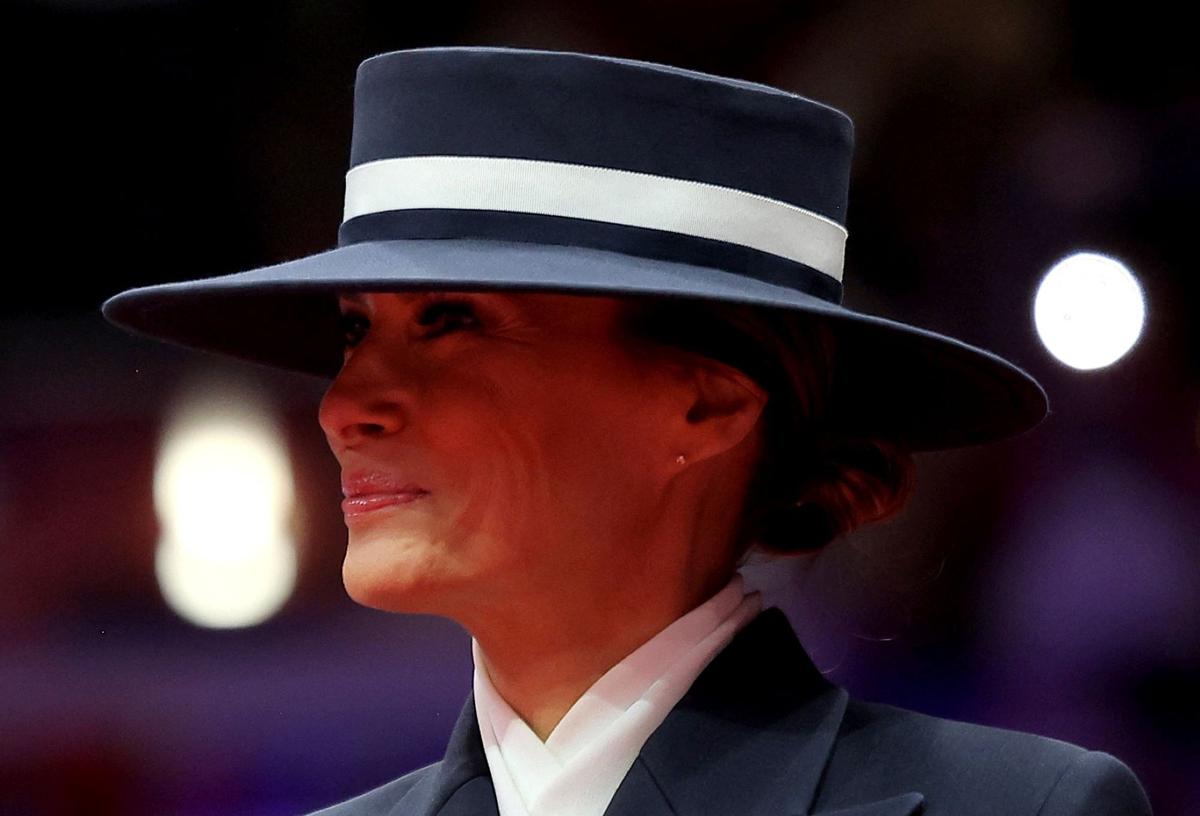 Gaya Melania Istri Donald Trump Curi Perhatian di Pelantikan