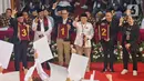 Para kandidat calon gubernur dan calon wakil gubernur DKI Jakarta menunjukkan hasil undian no urut pasangan calon pada Pemilihan Gubernur DKI Jakarta 2024 di Kantor Komisi Pemilihan Umum Daerah (KPUD) Jakarta, di Jalan Salemba Raya, Senen, Jakarta Pusat, Senin (23/9/2024). (Liputan6.com/Angga Yuniar)