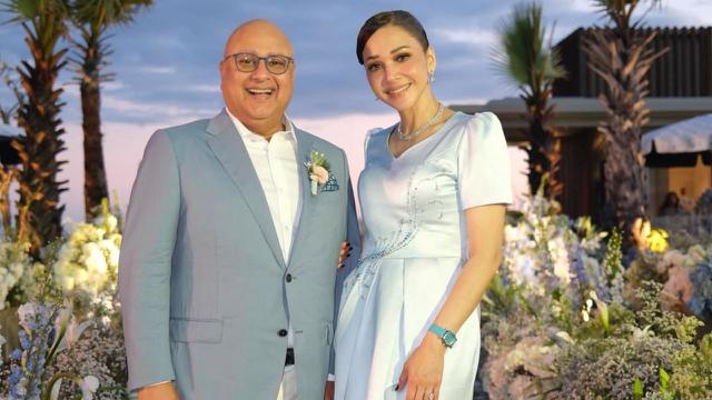 8 Potret Detail Dress Biru Maia Estianty saat Pesta Tertutup El Rumi-Syifa Hadju di Bali