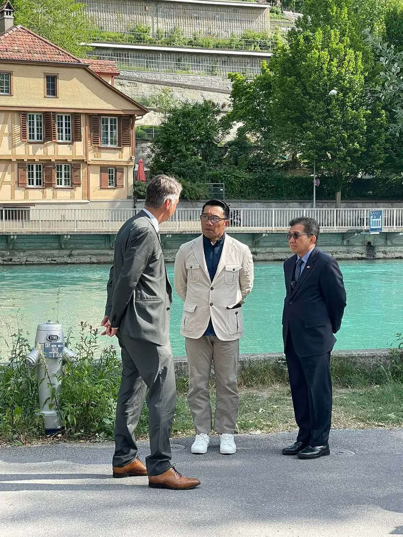 Ridwan Kamil di Swiss. (Foto: Dok. akun Twitter terverifikasi @jabarprovgoid)