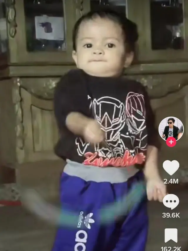 Lupa Sama Gadget Karena Main Latto-Latto, Ekspresi Bocah Ini Bikin Gemas