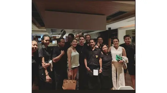 Kedatangan Lorenzo di Bali juga disambut baik oleh artis cantik, Nikita Mirzani.