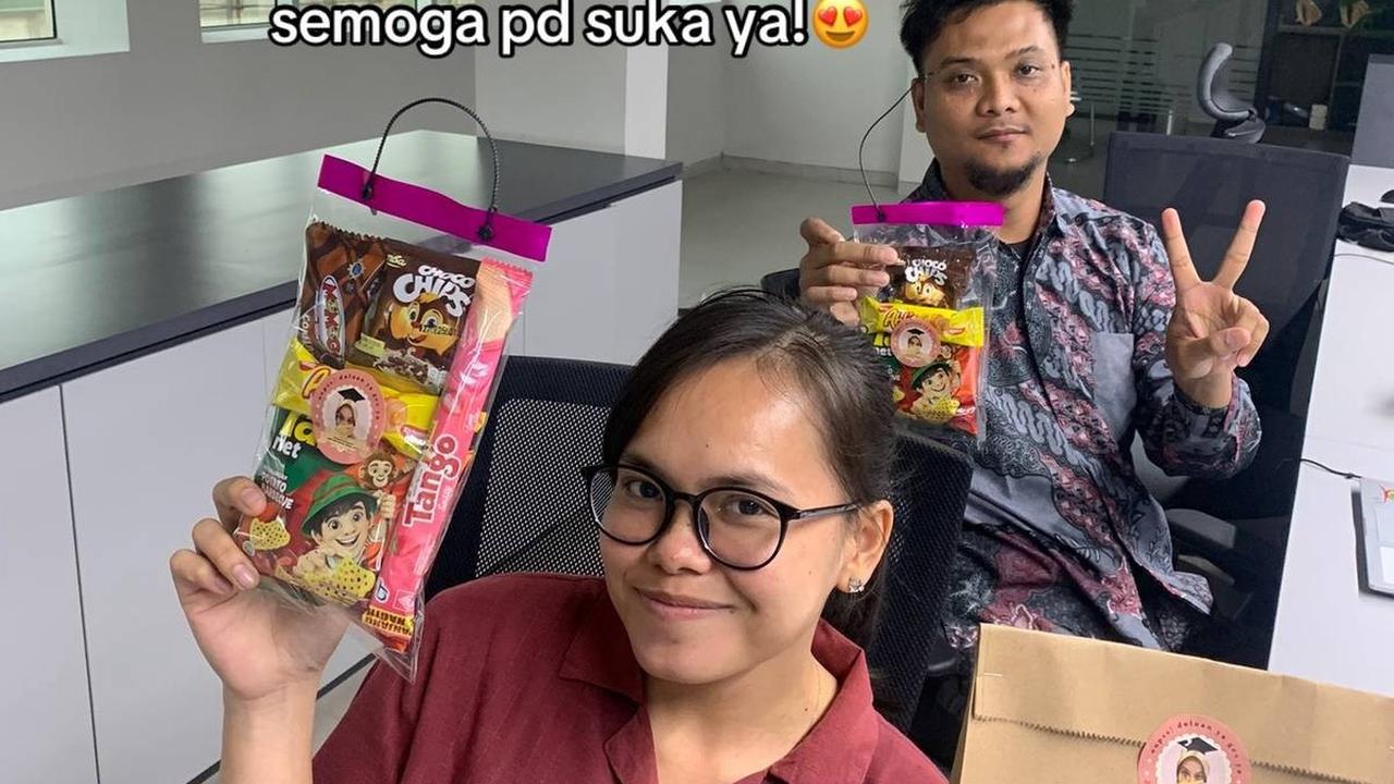 Wanita Ini Abadikan Momen Pamit dari Kantor dengan Cara Unik, Buat Bingkisan Rapi Lengkap dengan Stiker Wajahnya