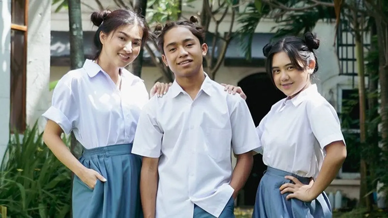 5 Gaya Sarwendah saat Pakai Seragam SMA, Bak ABG
