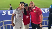 Azizah Salsha bersama sang suami, Pratama Arhan serta ayahnya, Andre Rosiade, setelah Timnas Indonesia menang atas Korea Selatan dalam laga perempat final Piala Asia U-23 di Stadion Abdullah bin Khalifa, Doha Qatar. (Instagram @andre_rosiade)