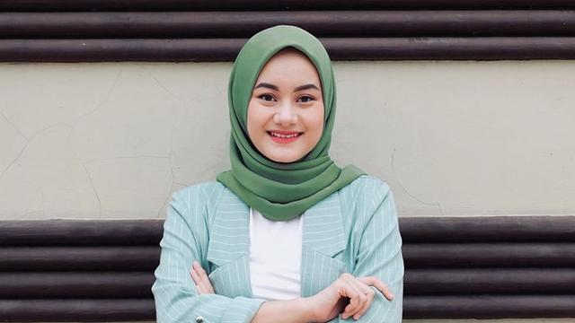 Sering Dikira Pacar, Ini 6 Potret Kompak Dinda Hauw dan ...