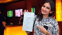 Tegarnya Natalie Sarah di Tengah Pemakaman Ibunda