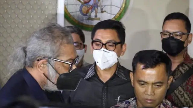 Ketua Komnas PA Arist Merdeka Sirait saat visitasi di kediaman H. Faisal, ayah almarhum Bibi Andriansyah