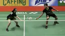 Ganda Campuran Indonesia, Praveen Jordan/Melati Daeva Oktavianti saat menghadapi pasangan Taiwan Lee Yang/Yang Ching Tun pada laga Indonesia Masters 2020 di Istora, Jakarta, Kamis (16/1). Praveen/Melati menang 20-22, 21-12 dan 21-12. (Bola.com/Yoppy Renato)