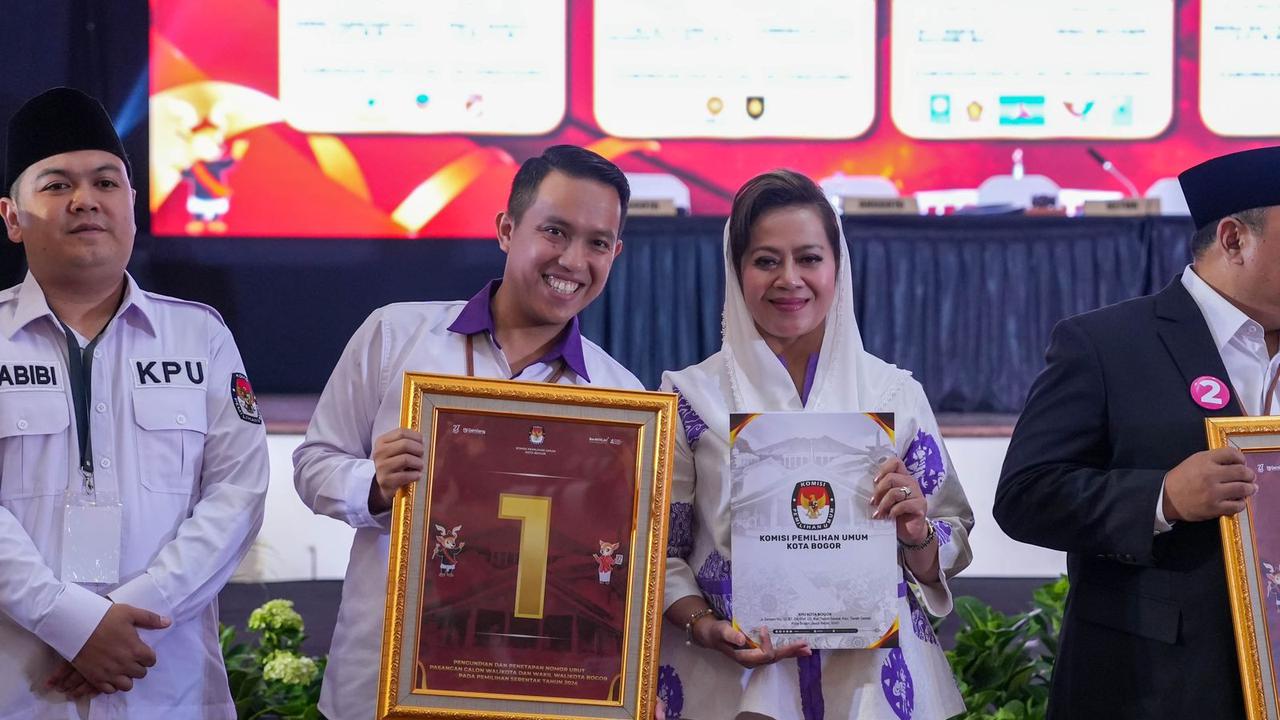 Pasangan calon Wali Kota dan Wakil Wali Kota Bogor nomor urut 1, Sendi Fardiansyah dan Melli Darsa saat pengambilan nomor urut. (Istimewa)