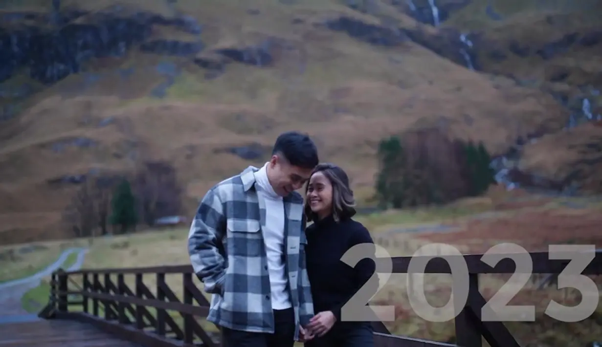 Video yang diunggah tersebut memperlihatkan momen dari tahun 2012 hingga 2023. "When you know, God said the time is right now,"tulisnya dalam caption video berdurasi 02,08 menit. [Instagram/gritteagathaa]