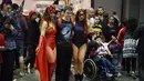Tokoh animasi, kartun, video game dan film superhero tampil dalam festival cosplay di Sydney, Minggu (15/6/14). (AFP PHOTO/Peter Parks)