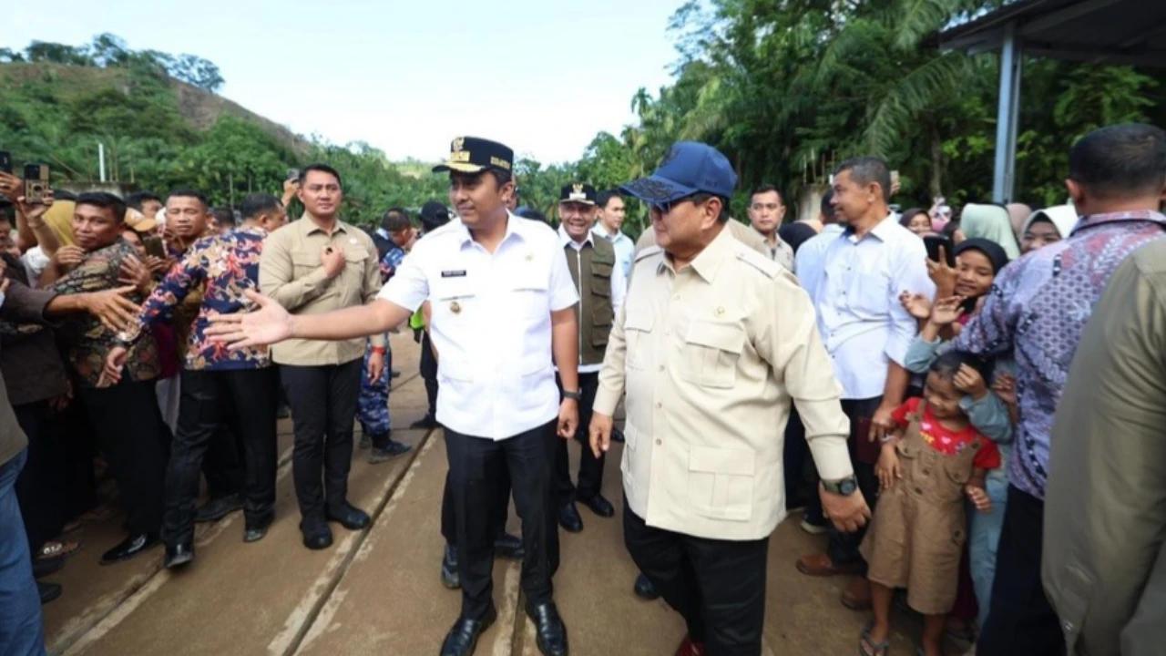 Tegas, Prabowo Minta Perbaikan Jalan Lembah Anai Sumbar Rusak Akibat Banjir Bandang Dikebut