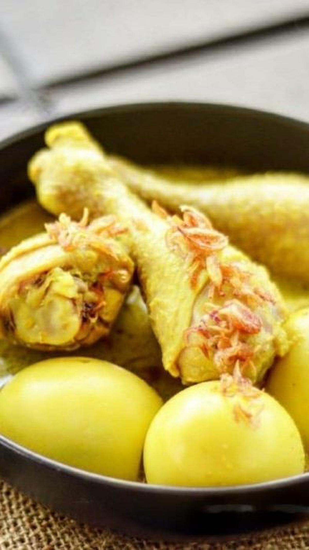 2. Resep Opor Ayam Kampung dan Telur