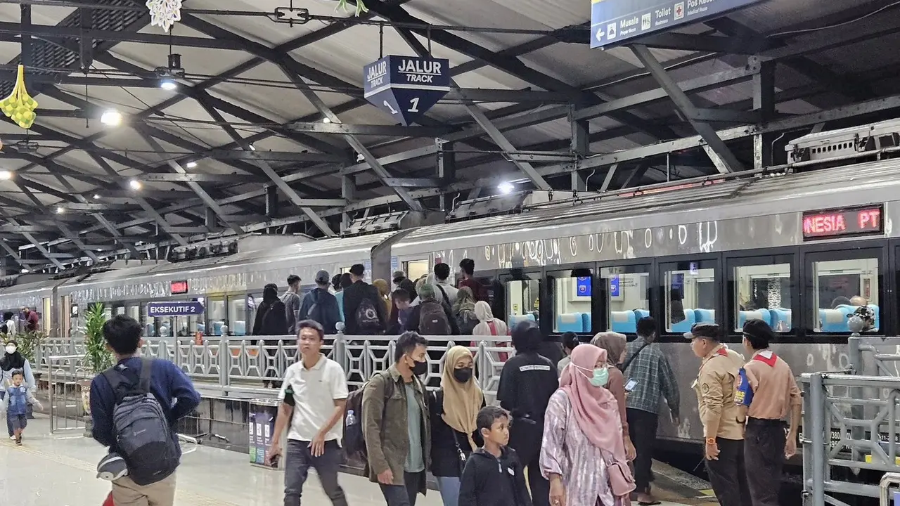 KAI Commuter wilayah 8 Surabaya layani ratusan ribu penumpang selama masa angkutan lebaran 2024. (Istimewa)