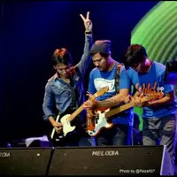 Manggung di berbagai acara, panggung Sheila On 7 selalu diramaikan dengan para penggemar mereka. Sheila on 7 merasa semakin berguna dengan segala dukungan dari mereka.