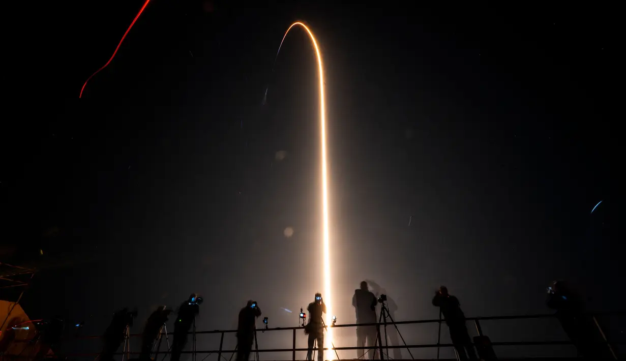 Anggota Crew-8 itu akan bergabung dengan tujuh orang yang sudah berada di ISS. (CHANDAN KHANNA/AFP)