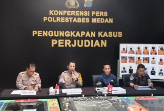Kapolrestabes Medan Kombes Pol Jean Calvijn Simanjuntak Ungkap Kasus Judi Online (Foto: Reza Effendi/Liputan6.com)