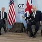 Pertemuan antara Presiden Joe Biden dan Perdana Menteri Inggris Boris Johnson selama pertemuan bilateral menjelang KTT G7, Kamis (10 Juni 2021) di Carbis Bay, Inggris. (Foto AP/Patrick Semansky)