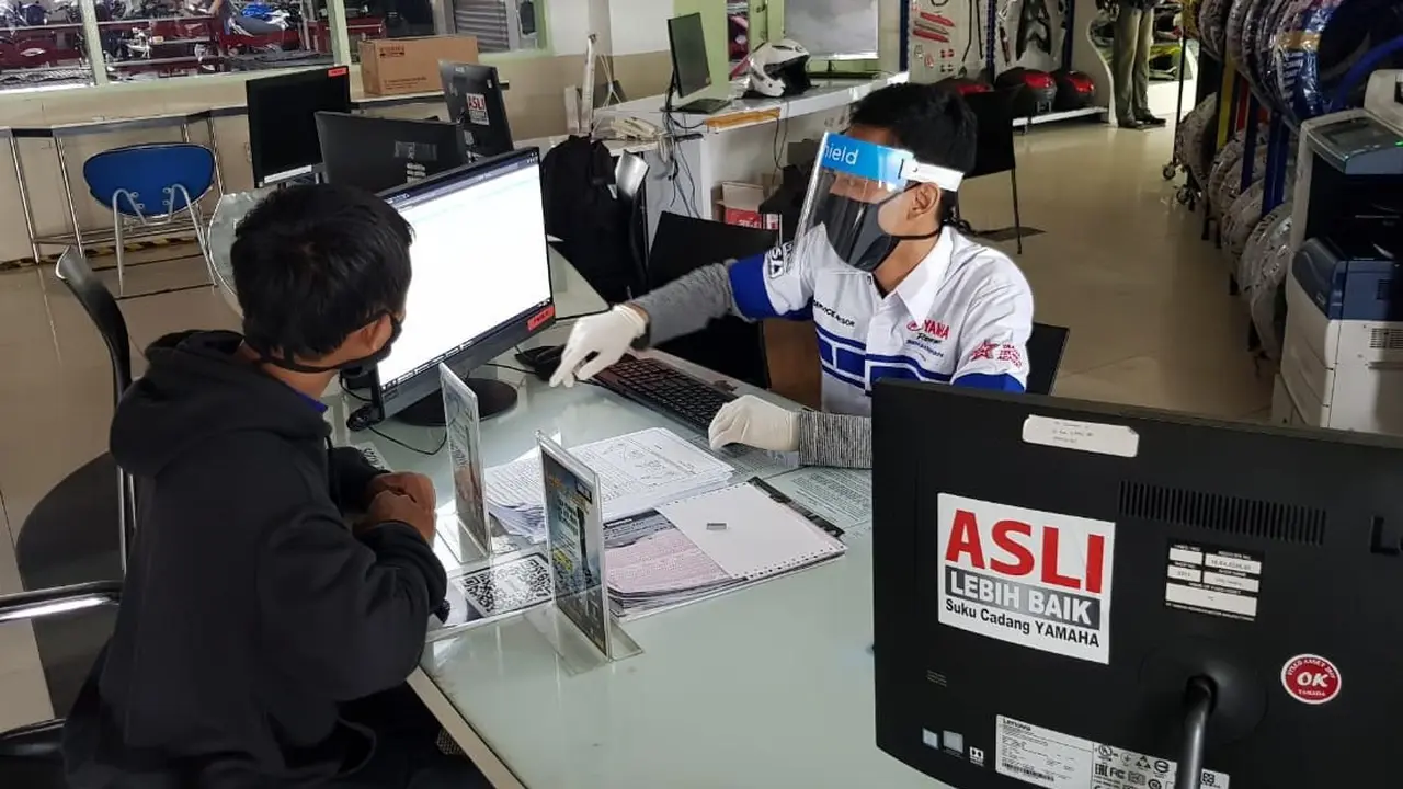 Menghadapi era New Normal, bengkel resmi kendaraan mulai menerapkan protokol kesehatan, tak terkecuali Yamaha.