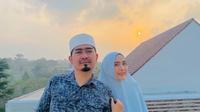 Ustaz Solmed dan April Jasmine. (Foto: Dok. Instagram @ustad_solmed)