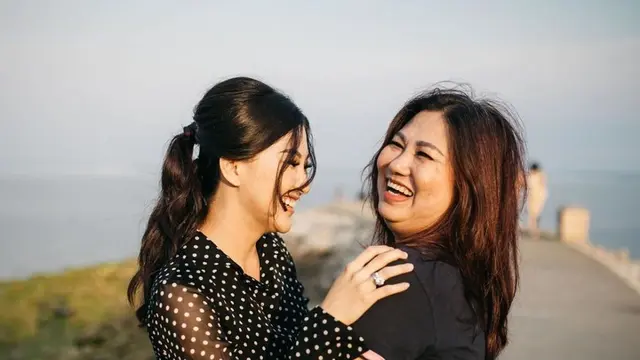 6 Potret Kebersamaan Sarwendah dan Ibunda yang Jarang Tersorot