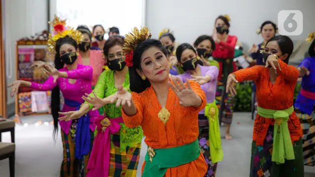 Mengangkat Kembali Bali Pascapandemi COVID-19 Lewat Kebaya Bali