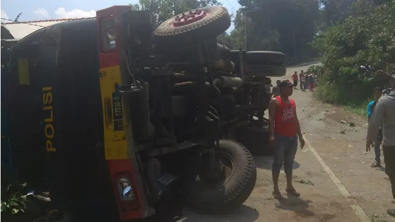 Truk Brimob Pengamanan Presiden Terguling di Mojokerto, Satu Polisi Tewas