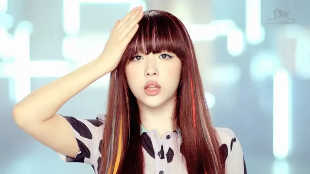 [Bintang] Dulu dan Kini: Dandan Warna-warni Saat Jadi Personil f(x), Sekarang Sulli Tampil Minimalis Sensual