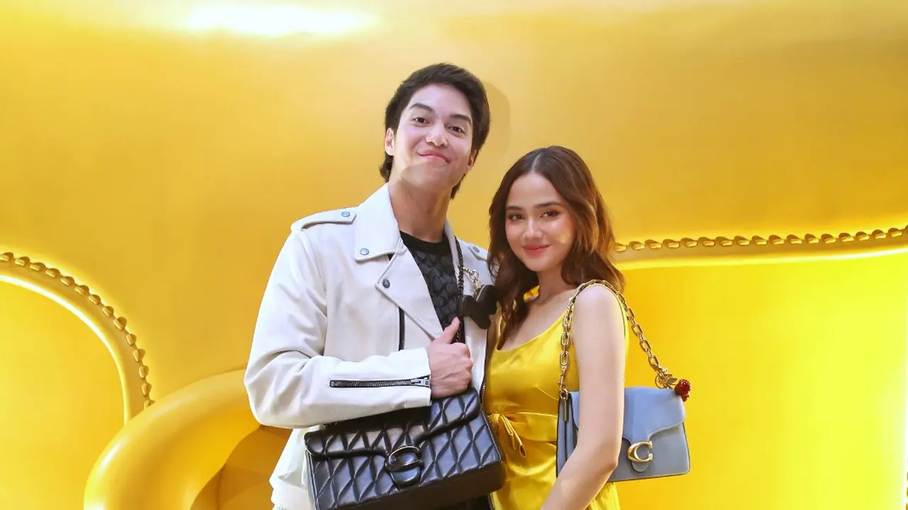 Potret El Rumi dan Syifa Hadju Kompak Tampil Stylish di The Coach Tabby Shop Jakarta, Couple Look yang Bikin Hati Meleleh