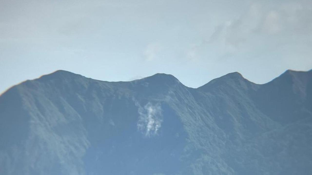 Waspada Gunung Sangeang Api: BPBD Bima Imbau Warga Kosongkan Pulau Sangeang