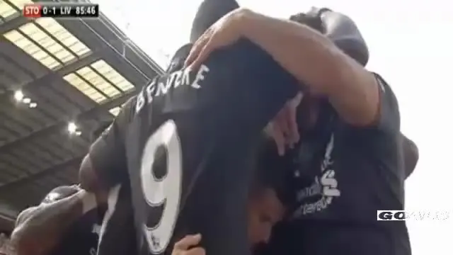 Philipe Coutinho mencetak gol indah yang membuat Liverpool menang 1-0 atas tuan rumah Stoke City,MInggu (9/8/2015).