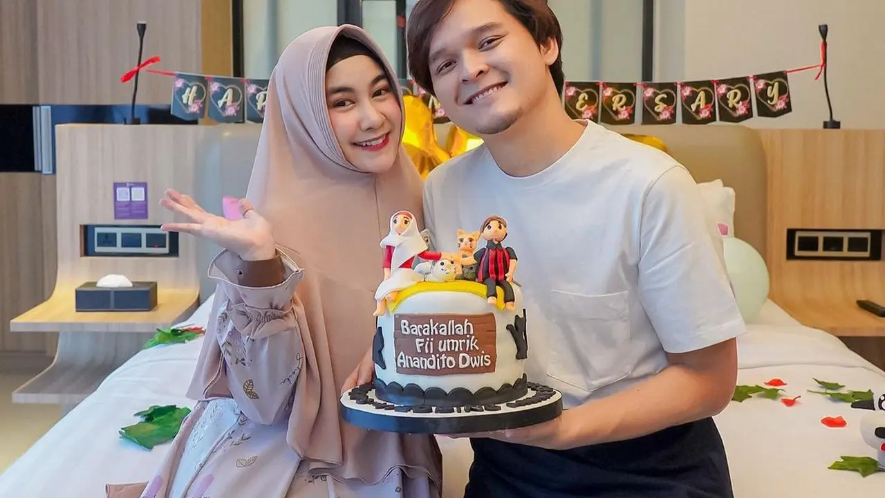 7 Potret Mesra Anisa Rahma dan Suami yang Kini Jalani Progam Bayi Tabung