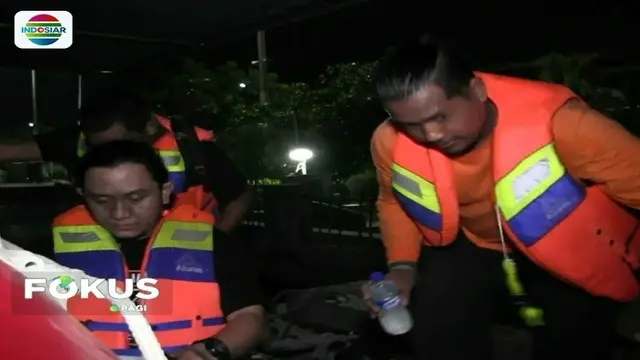 Pencarian buaya muara di perairan Pondok Dayung, Tanjung Priok, Jakarta Utara, terus dilakukan hingga malam hari.