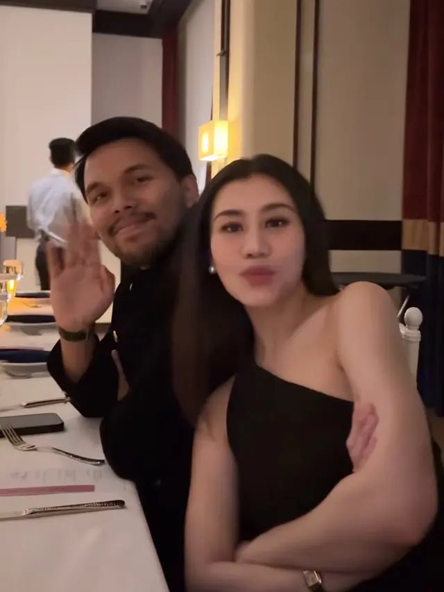 Aaliyah Massaid pakai anting mutiara. [@aaliyah.massaid]
