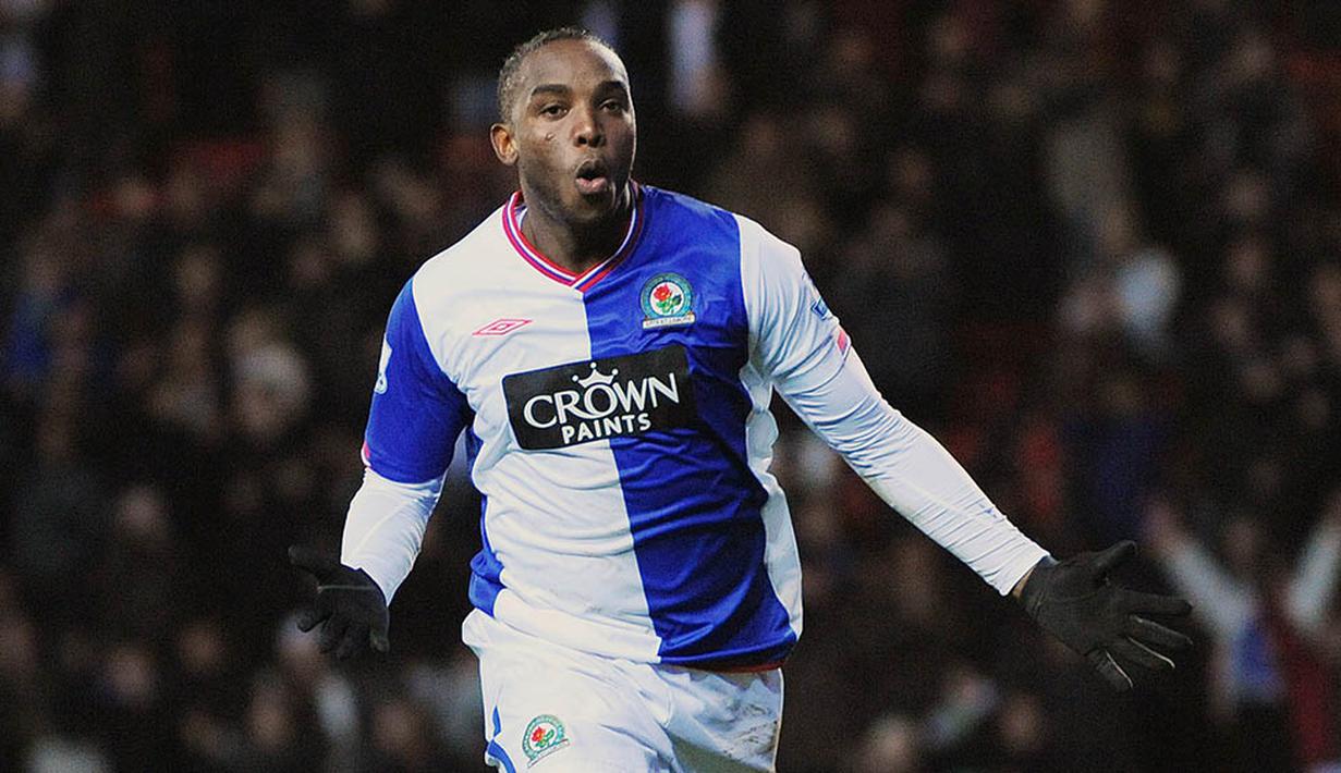 7. Benni McCarthy, pada musim pertamanya bersama Blackburn dirinya langsung mencetak 18 gol dari 36 penampilan. Tapi pada musim keduanya, striker asal Afsel itu hanya mencetak delapan gol dari 31 laga. (AFP/Paul Ellis) 