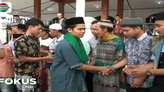 Perayaan lebaran ini disebabkan perhitungan jatuhnya lebaran dilakukan berdasarkan perhitungan kalender Jawa.