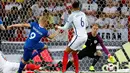 Kolbeinn Sigthorsson saat mencetak gol kedua Islandia ke gawang Inggris pada babak 16 besar Piala Eropa 2016 di Stade de Nice, Nice, Selasa (28/6/2016) dini hari WIB. (Reuters/Michael Dalder)