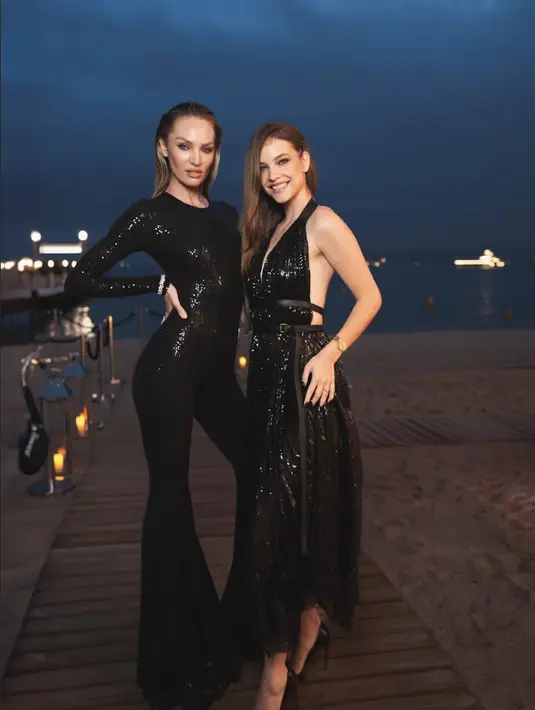 Paduan sequin menambah kemewahan tampilan. [Foto: Michael Kors.dok]