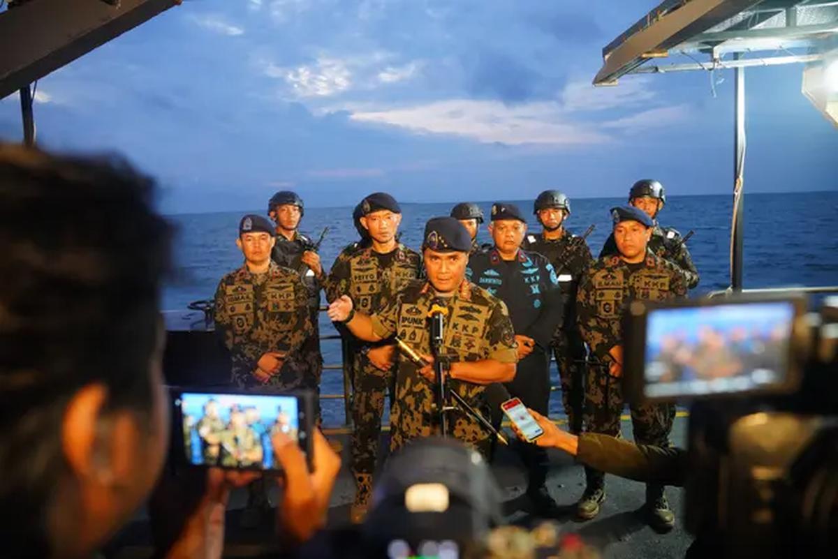 Kementerian Kelautan dan Perikanan (KKP) resmi menyegel pagar laut sepanjang 30,16 kilometer (km) di pesisir Kabupaten Tangerang. (Foto: KKP)