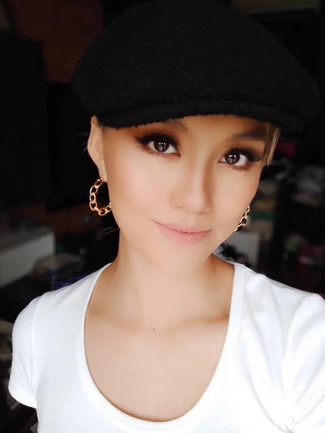 [Bintang] Jadi Brand Ambassador Brand Makeup Ternama, Ternyata Agnez Mo Lebih Kece dengan Dandanan Ini