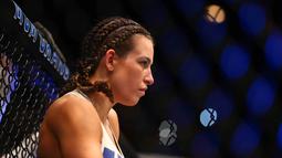 Miesha Tate tengah bersiap melawan Holly Holm pada ajang UFC 196 di MGM Grand Garden Arena, Las Vegas, Amerika Serikat, Minggu (6/3/2016)  (Reuters/Mark J. Rebilas-USA TODAY Sports)