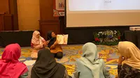 Komunitas Reading Bugs Ihdinal Hikmatin pada kegiatan pelatihan Membaca Nyaring di Kota Bandung, Rabu (26/6/2024). (Liputan6.com/ Dok Ist)
