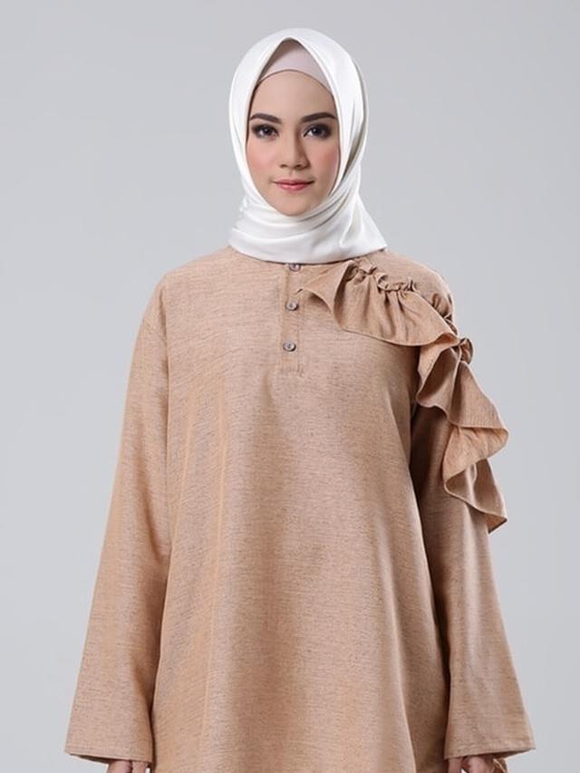 Wuih.. 6 Model Blus Polos Aksen Ruffle untuk Tampilan Anggun Muslimah