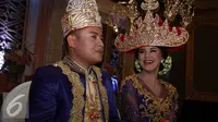 Selena Alesandra dan suami, Akhmad Febry Marzulie Nara di sela-sela acara resepsi pernikahan di Jakarta, 3 April 2016. [Foto: Sapto Purnomo/Liputan6.com]